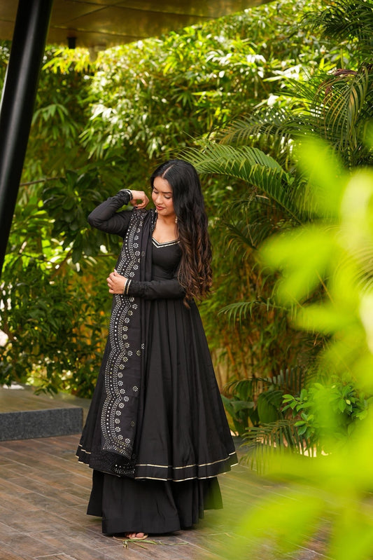 Glimmer in Black Suit Set